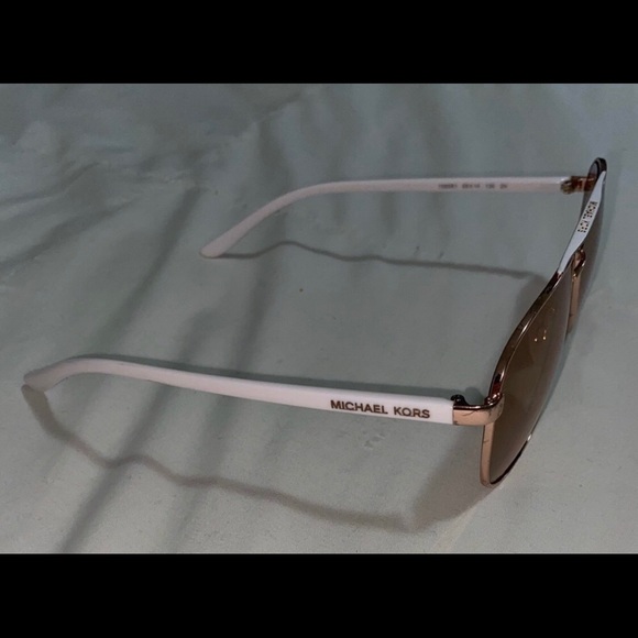 MK rose gold shade - Picture 3 of 8